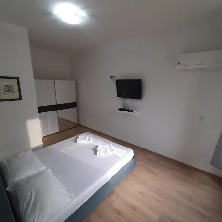 Center Apartment *