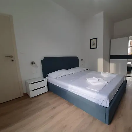 Apartment Center Split